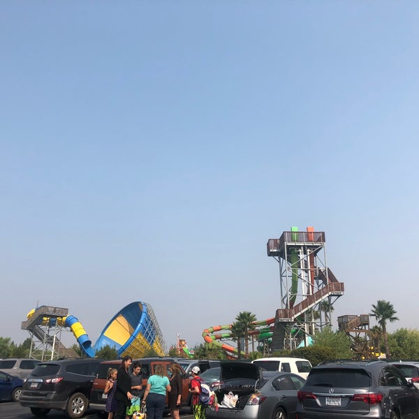 Das Foto wurde bei Six Flags Hurricane Harbor Concord von Yuliya Y. am 8/8/2018 aufgenommen