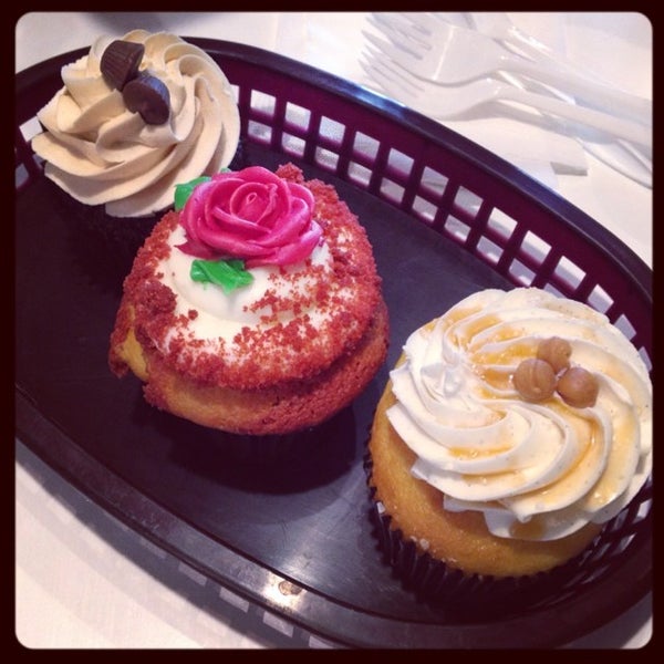 Photo taken at Heavenly Cupcake by Katya S. on 7/22/2014