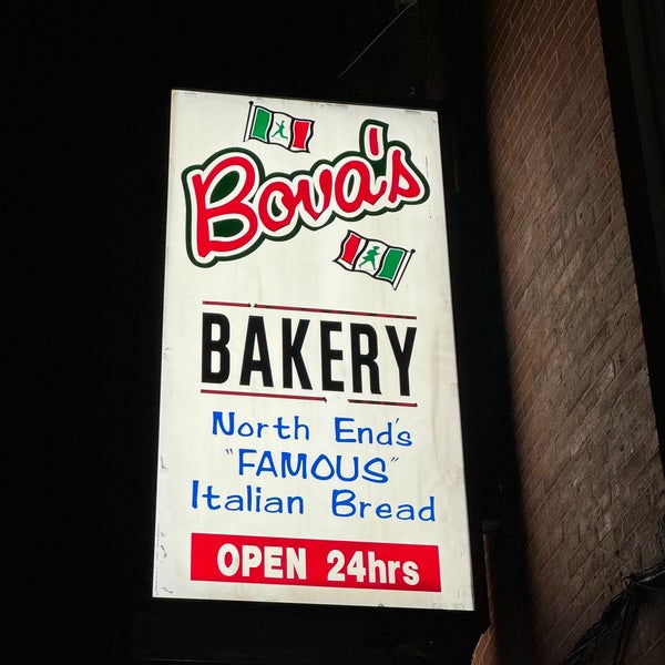 Foto tomada en Bova&#39;s Bakery  por Jeff S. el 11/15/2023