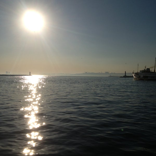 Das Foto wurde bei Kadıköy Küste von Glbn G. am 4/26/2013 aufgenommen
