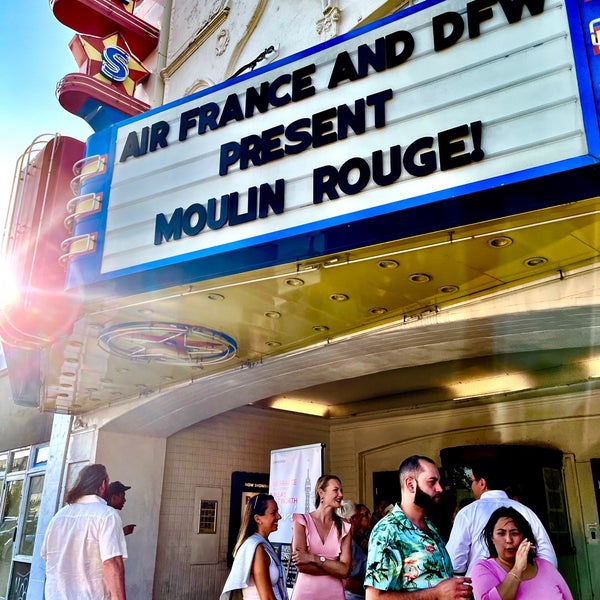 Foto diambil di Texas Theatre oleh Rhonda R. pada 5/20/2022