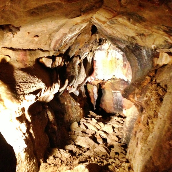Foto tirada no(a) Ohio Caverns por Tessa G. em 4/13/2013