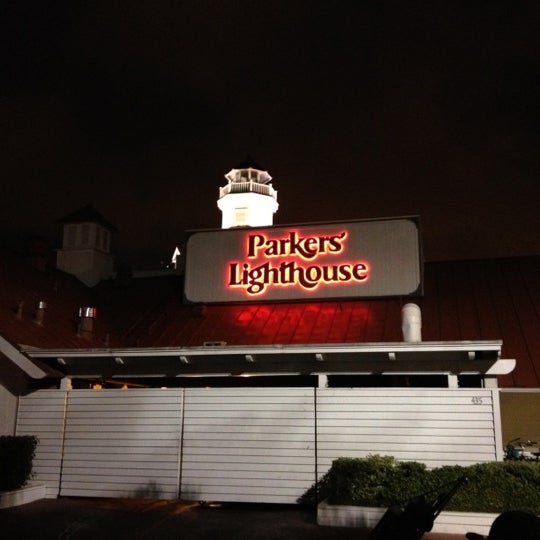 Снимок сделан в Queensview Steakhouse at Parker&#39;s Lighthouse пользователем Sam M. 12/2/2012