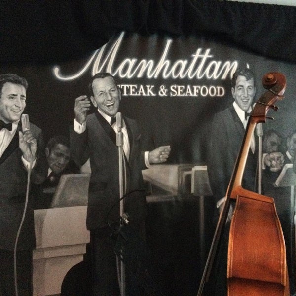 Foto tomada en Manhattan Steak &amp; Seafood  por Sam M. el 8/3/2015