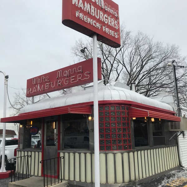 Das Foto wurde bei White Manna Hamburgers von @njwineandbeer am 1/23/2019 aufgenommen