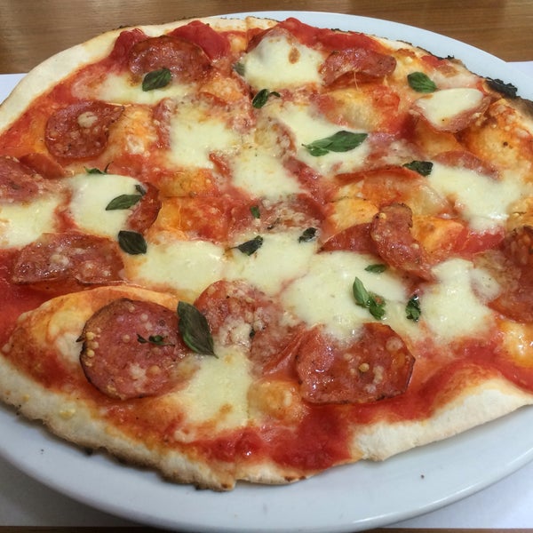 Delicious Italian-style pizza with great tomato sauce - hard to find in BsAs. Go for the diávola!