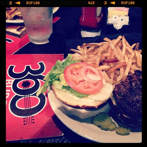 Foto diambil di 360 Burger oleh Austin H. pada 6/1/2013