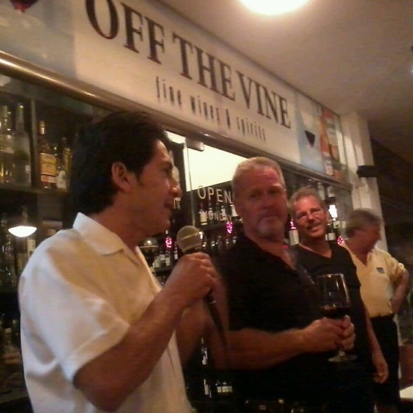 3/7/2013 tarihinde Patricia R.ziyaretçi tarafından Off The Vine Playa Wine &amp; Deli Bar'de çekilen fotoğraf