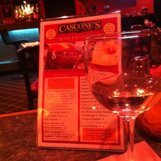 Снимок сделан в Cascone&#39;s Italian Restaurant пользователем CB 11/2/2012