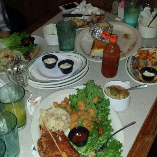 Photo taken at Sizzler by vanessa l. on 1/20/2014