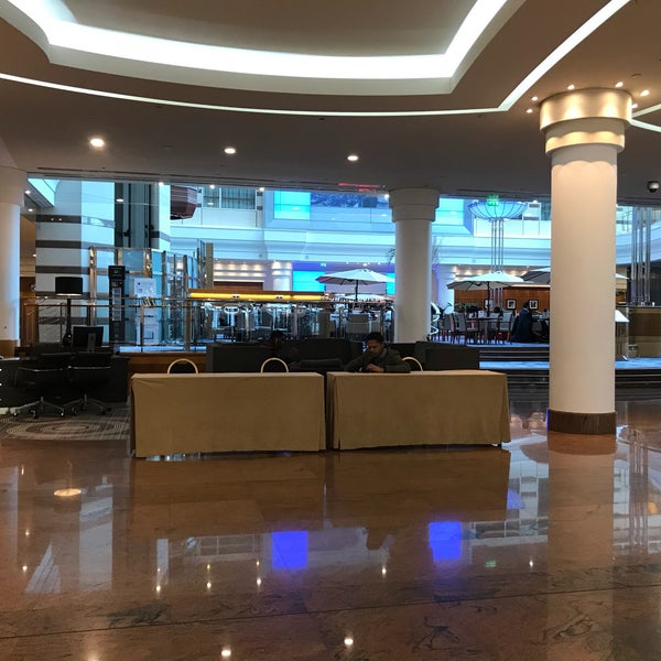 รูปภาพถ่ายที่ Hilton Paris CDG Airport โดย Øyvind L. เมื่อ 3/19/2019