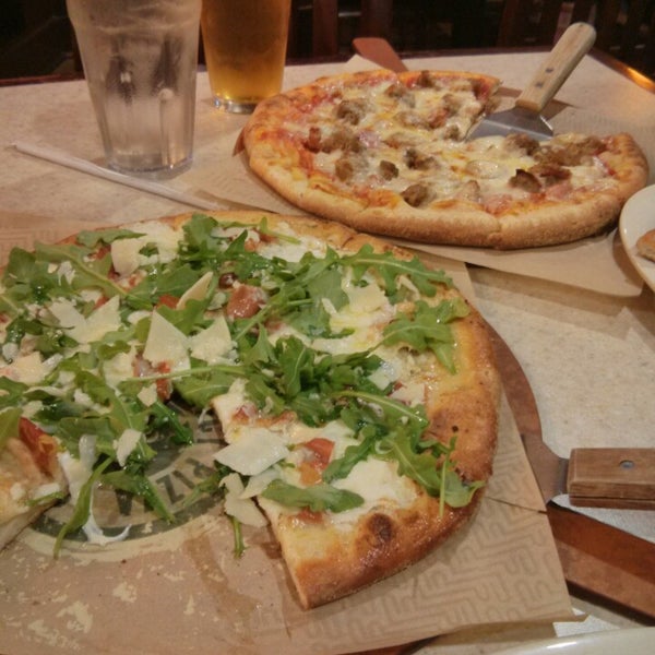 Foto tomada en Flippers Pizzeria  por Henry C. el 3/2/2013