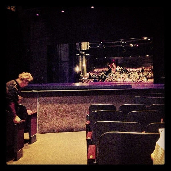 Foto tirada no(a) Theatre Memphis por Amelia C. em 3/30/2013