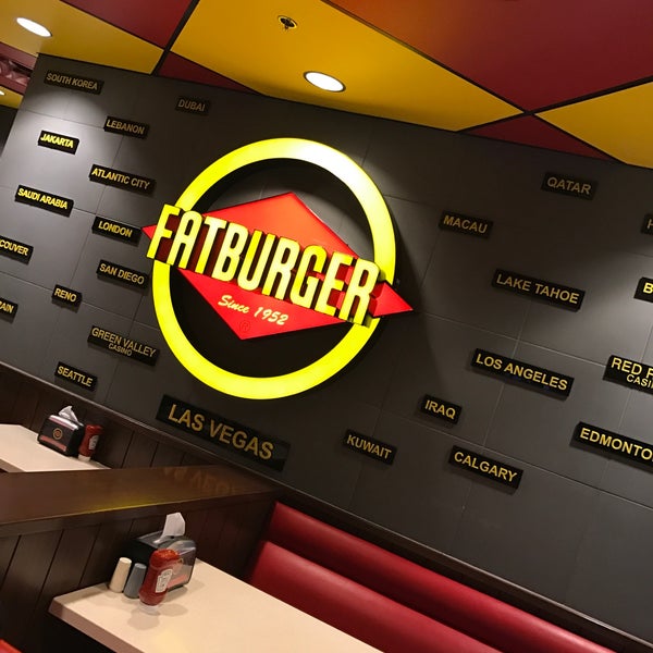 Photo taken at Fatburger by Aziz A. on 3/29/2017
