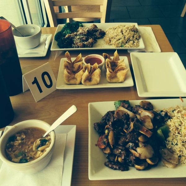Photo taken at Shu Shu&#39;s Asian Cuisine by Lee C. on 7/26/2014