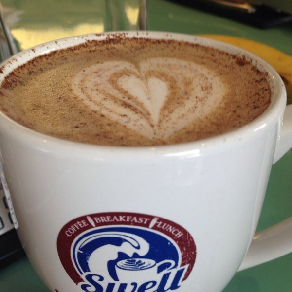 Foto tirada no(a) Swell Coffee Co. por Jessica R. em 2/26/2014