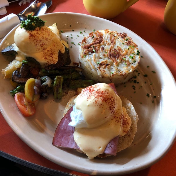 Photo taken at Snooze, an A.M. Eatery by Ted P. on 1/15/2020