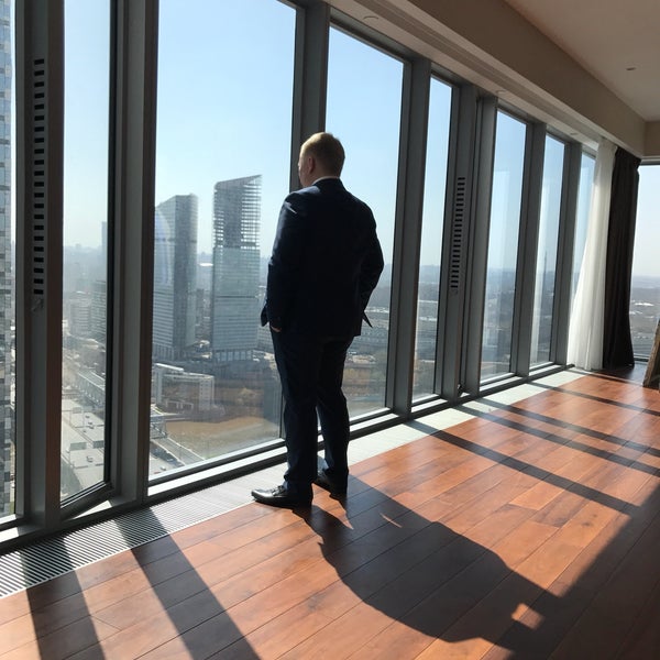 Вышивка крестом москва сити. Кросс москва сити. Медведев в москва сити. Экспоцентр москва сити. Москва крупный мегаполис.