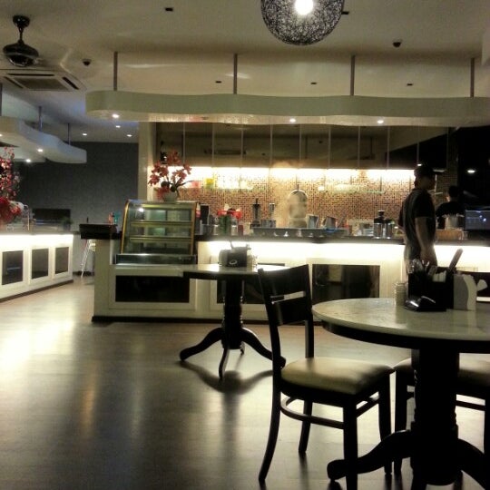 10/12/2012 tarihinde Ridzuan A.ziyaretçi tarafından De Asian Cafe'de çekilen fotoğraf