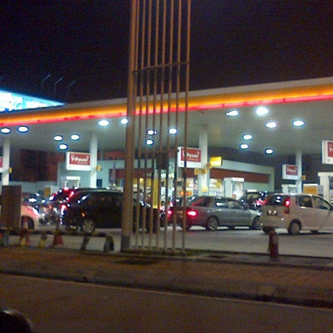 Photo taken at Shell by Aminuddin M. on 9/2/2013