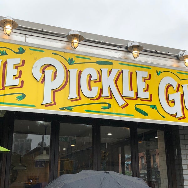 Foto tirada no(a) The Pickle Guys por Angela S. em 5/30/2021