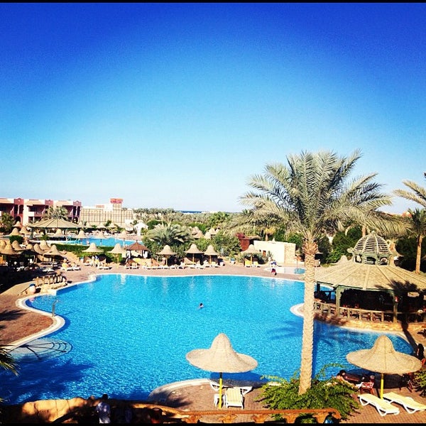 Parrotel aqua park resort 4 отзывы. Parrotel aqua park resort. parrotel aqua park resort 4. parrotel aquapark resort шведский стол фото.