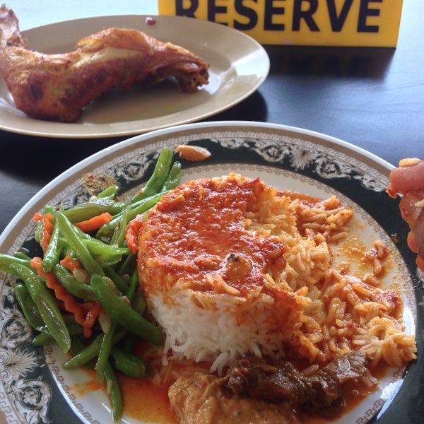 Photos At Restoran Gulai Kawah Nasi Kukus Kak Yong Batu Gajah Perak
