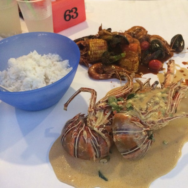 Foto scattata a Cengkerang seafood jumble da Madd il 1/31/2018