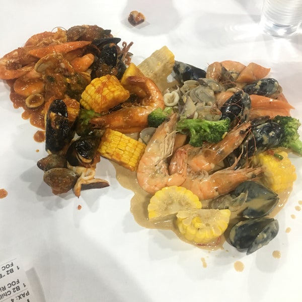 Foto diambil di Cengkerang seafood jumble oleh Madd pada 4/25/2019