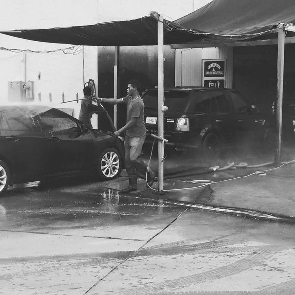 Hacienda Car Wash 2400 S Goliad St