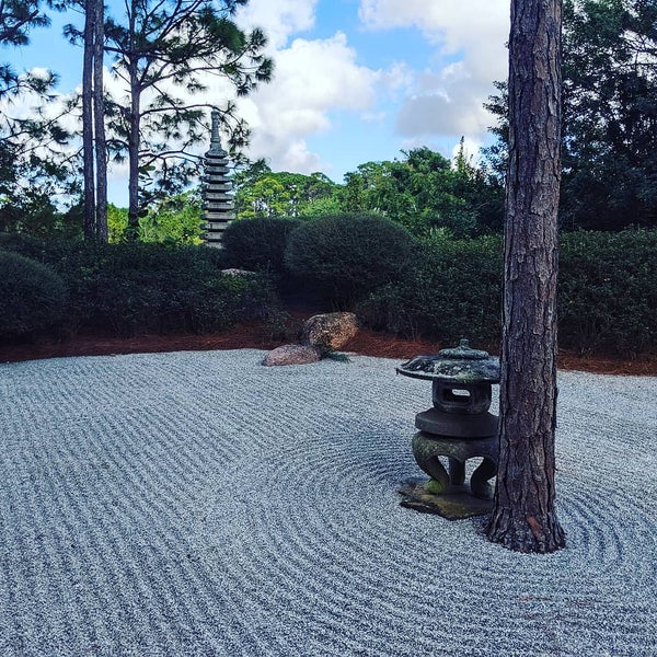Photo taken at Morikami Museum And Japanese Gardens by Dustin W. on 11/9/2019