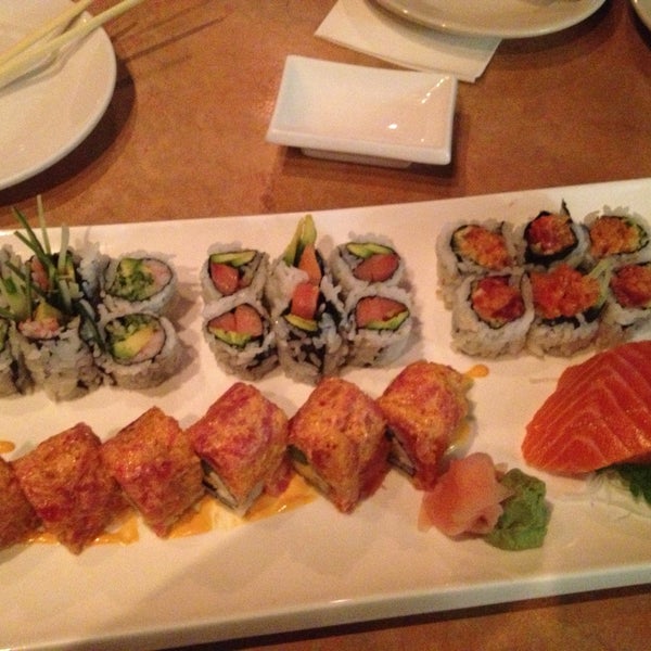 Снимок сделан в Fuji1546 Restaurant &amp; Bar пользователем Stenny 4/15/2013
