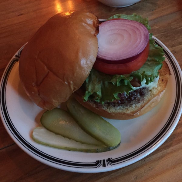 9/28/2016 tarihinde Jo T.ziyaretçi tarafından Burger Club'de çekilen fotoğraf