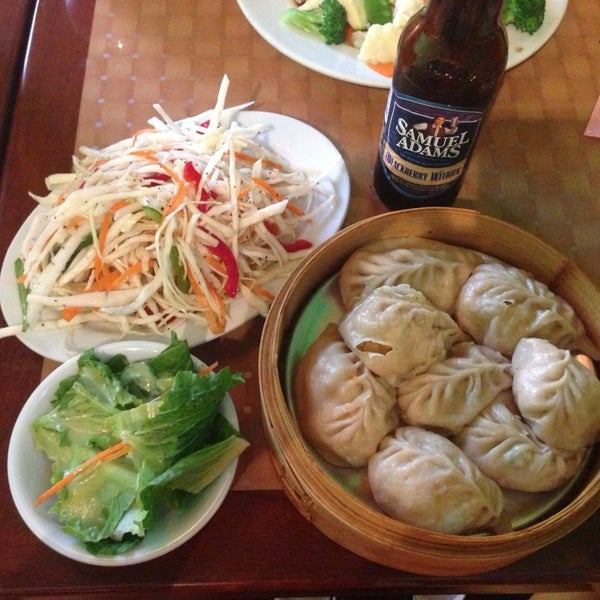 7/14/2013 tarihinde Donna M.ziyaretçi tarafından Cafe Tibet'de çekilen fotoğraf