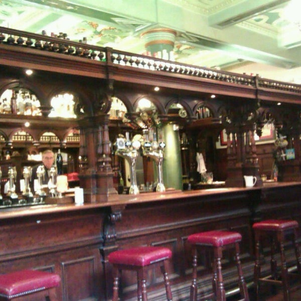 The Abbotsford Bar Bar in Edinburgh