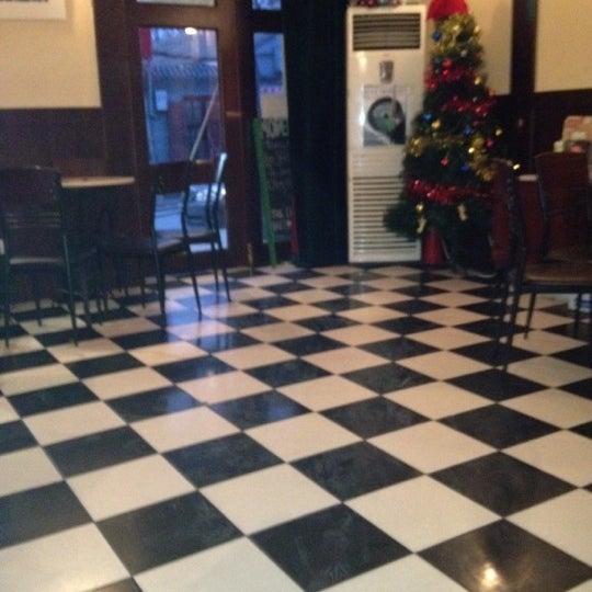 Foto scattata a Modernista da Shannon A. il 12/22/2012