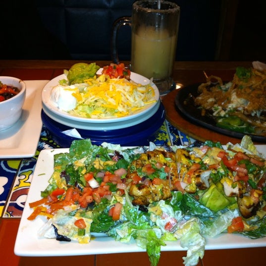 Photo taken at Chili&#39;s Grill &amp; Bar by Yuko Y. on 11/27/2012