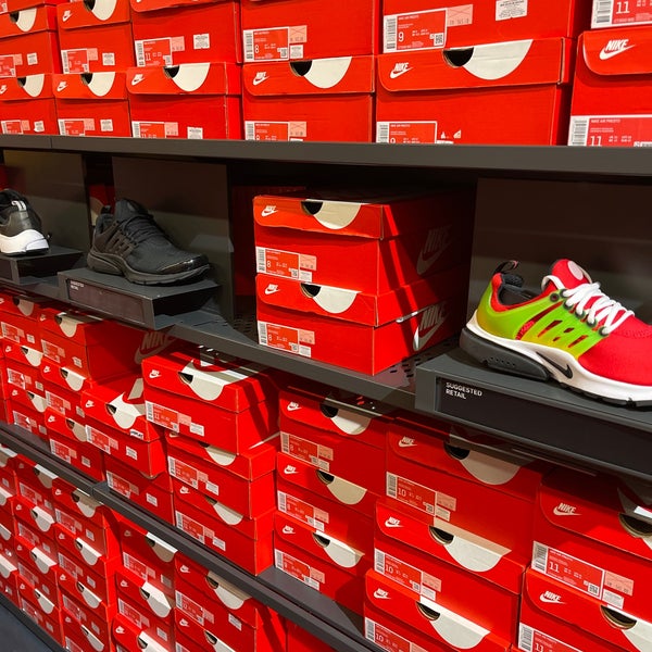 nike outlet genting premium outlet