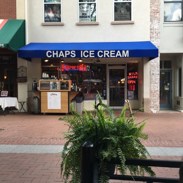 Photo taken at Chaps Ice Cream by Andy B. on 5/31/2016