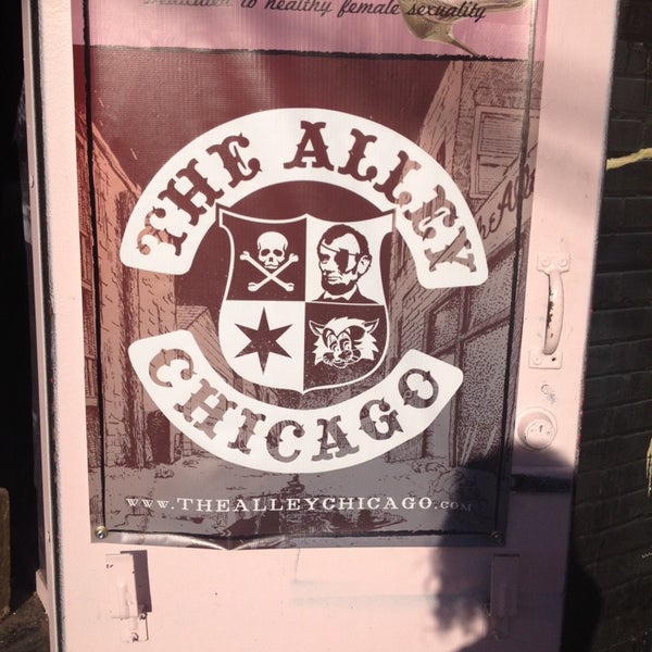 6/3/2014에 Krystal C.님이 The Alley Chicago에서 찍은 사진