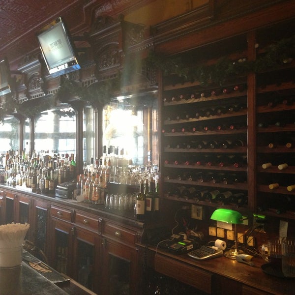 Снимок сделан в Zack&#39;s Oak Bar &amp; Restaurant пользователем Anthony William C. 1/18/2013