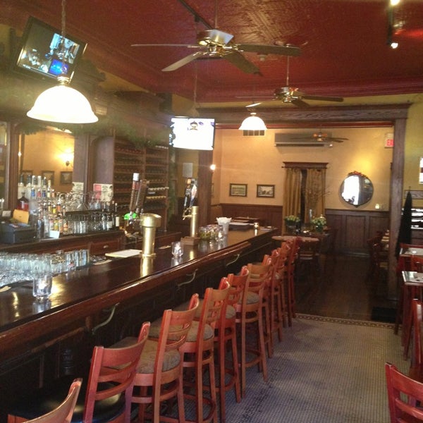 Foto tomada en Zack&#39;s Oak Bar &amp; Restaurant  por Anthony William C. el 1/18/2013