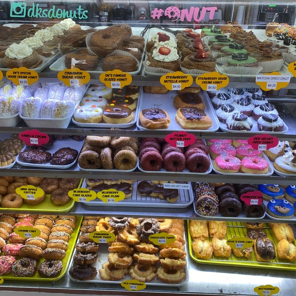 Foto diambil di DK&#39;s Donuts and Bakery oleh Robin pada 7/31/2022