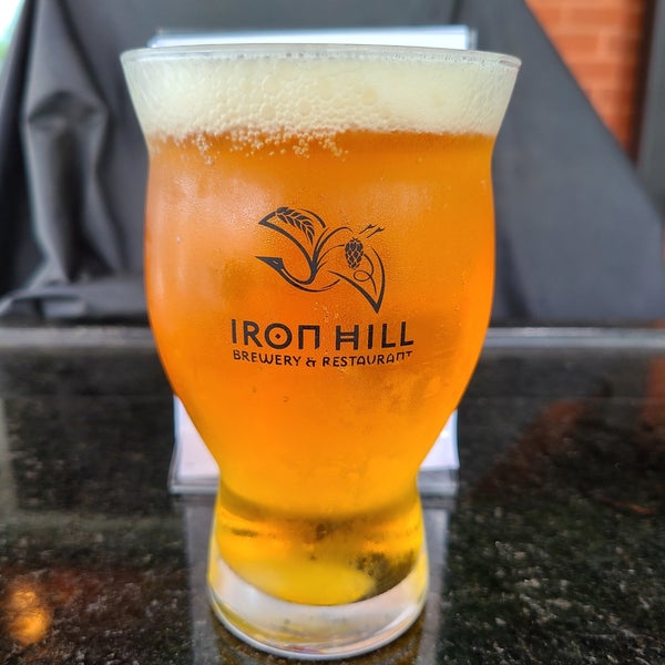 Foto tomada en Iron Hill Brewery &amp; Restaurant  por Brandon P. el 7/31/2020