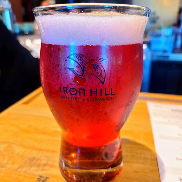 รูปภาพถ่ายที่ Iron Hill Brewery &amp; Restaurant โดย Brandon P. เมื่อ 6/18/2020