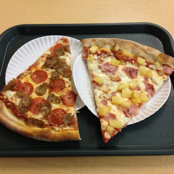 3/15/2013にMike D.がRay&#39;s Famous Original Pizzaで撮った写真