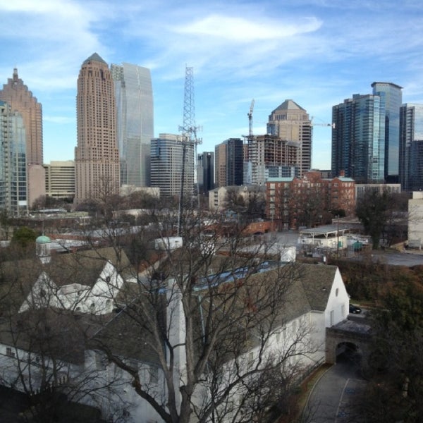 Photo taken at Hilton Garden Inn Atlanta Midtown by Yerson N. on 1/19/2013