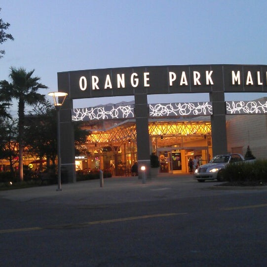Foto tirada no(a) Orange Park Mall por Johnny H. em 4/27/2013