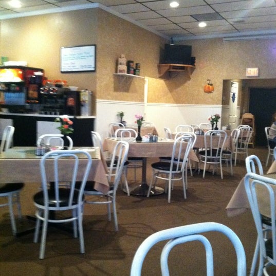 Foto diambil di Jessica&#39;s Cafe oleh David J. pada 11/8/2012