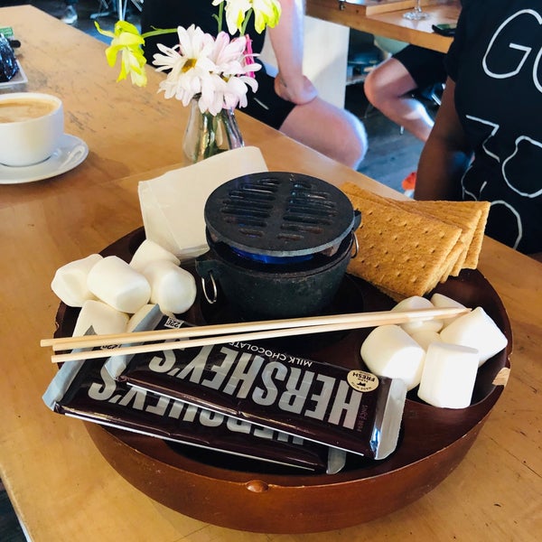 Foto tomada en Halcyon Coffee, Bar &amp; Lounge  por Vinay el 4/9/2019